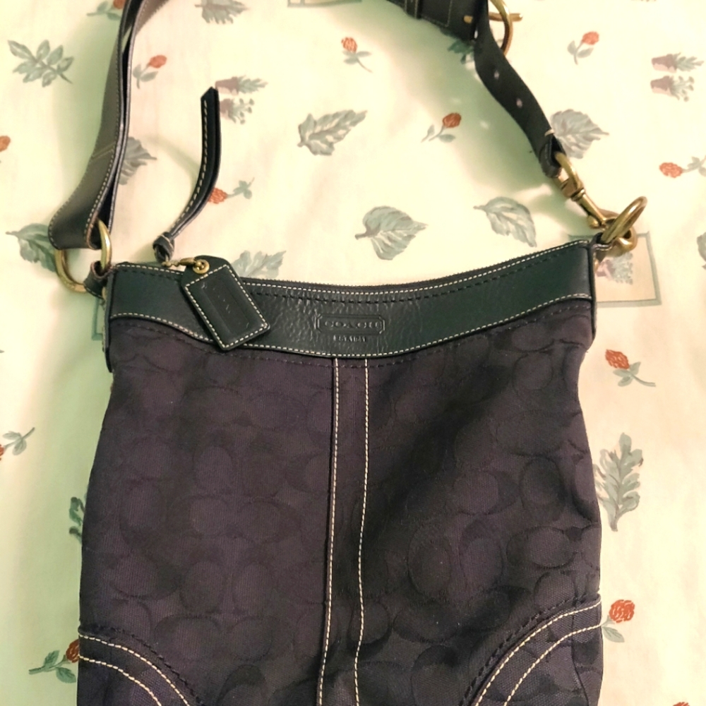Basic is king!! Coach classic logo black canvas/leather shoulder bag